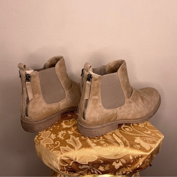 NWOT VERY G SIZE 10 TAN FAUX SUEDE BOOTIES WESTERN BOHO - Picture 10 of 13